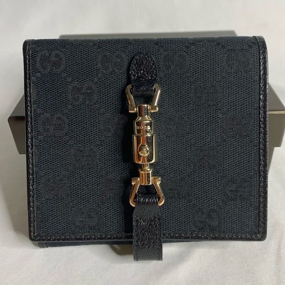 Gucci Handbags - Gucci short wallet